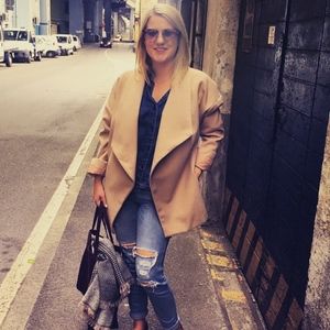 Ashton the Posher Texan who travels for a living